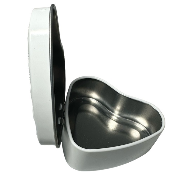 Martha Stuart Candy Tins 18ct Hearts White - Picture 5 of 6